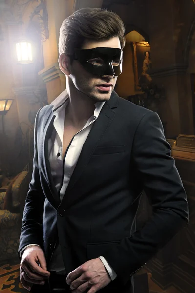 Homem mascarado